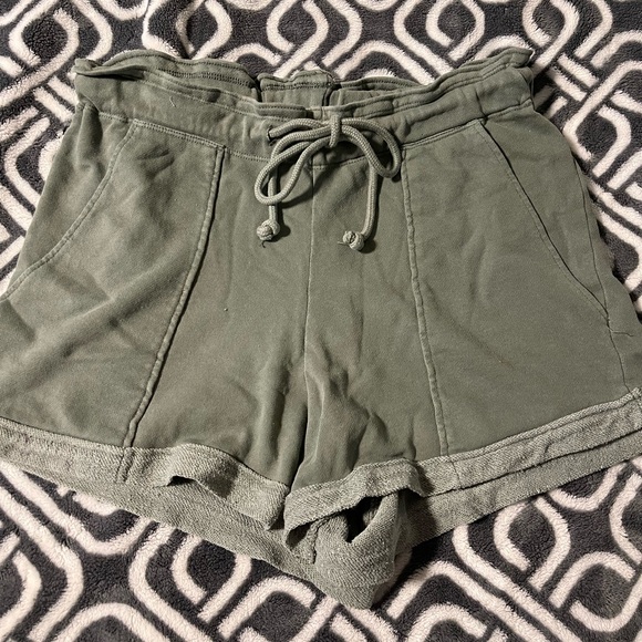 Harlow Green Adjustable Shorts - Picture 2 of 3
